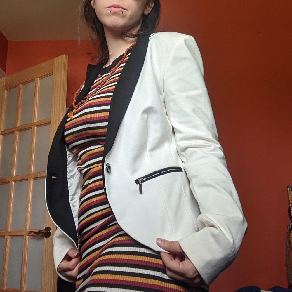 Black & White Vest - Picture 3 of 3